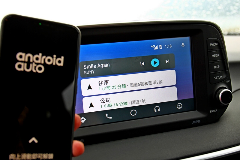 8吋多功能螢幕除有多項功能外亦提供Apple CarPlay、Andorid Auto。