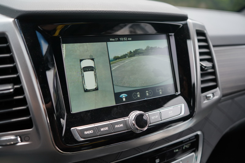 中控的8吋螢幕除了支援Apple Carplay及Android Auto外,還配有3D環景攝影系統