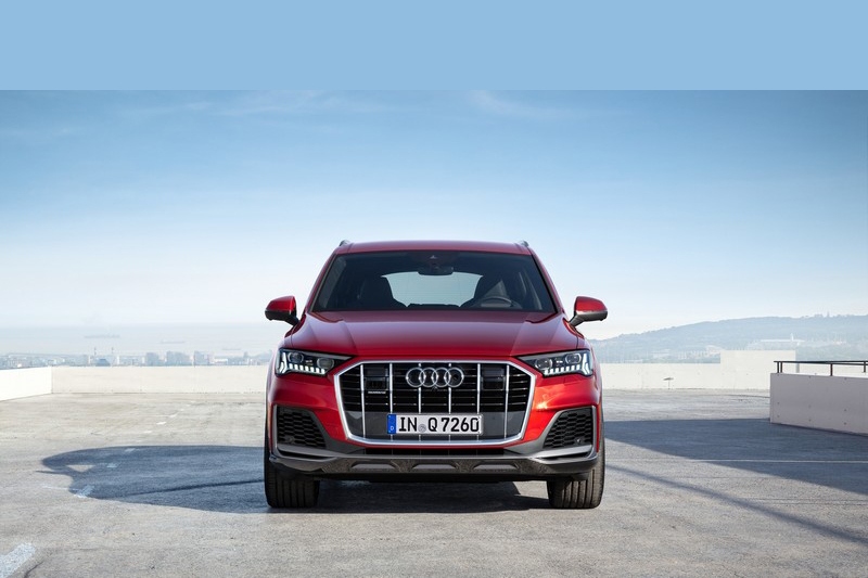 小改Q7外觀導入與Q8相似的造型設計。
