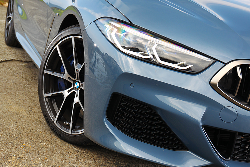 M850i xDrive Coupe與John Wick一樣,在帥氣外表下有著驚人的本領。