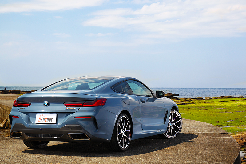 M Performace車型外觀於水箱護罩、排氣尾管會採鈰灰色套件。