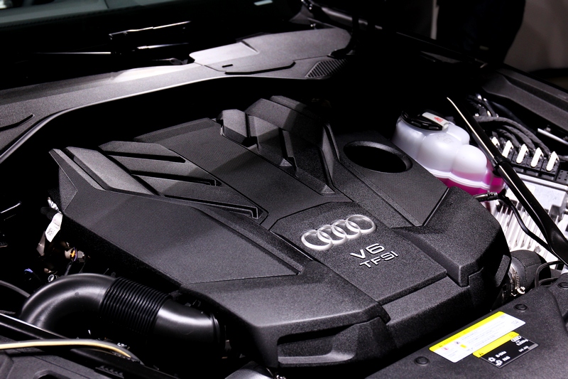 55 TFSI搭載3.0升汽油渦輪引擎+48V輕油電,擁有340hp/500Nm表現。