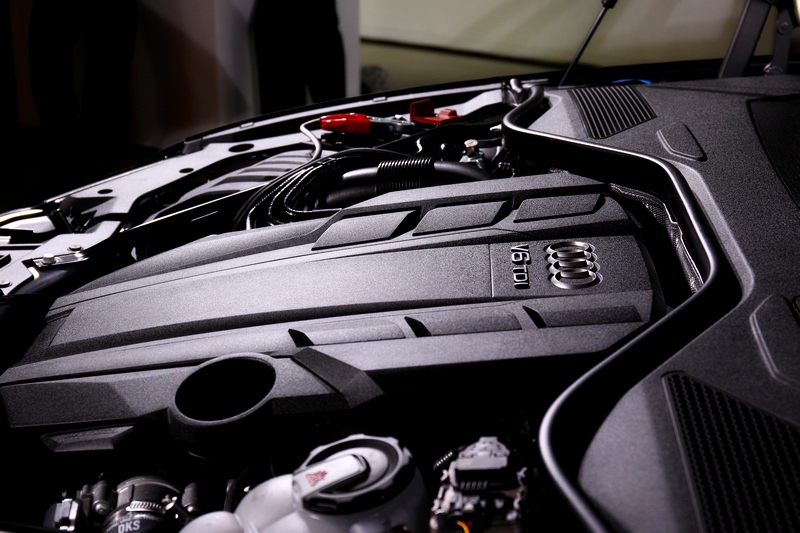 50 TDI搭載3.0升柴油引擎與48V輕油電系統,具有286hp/600Nm最大動力。