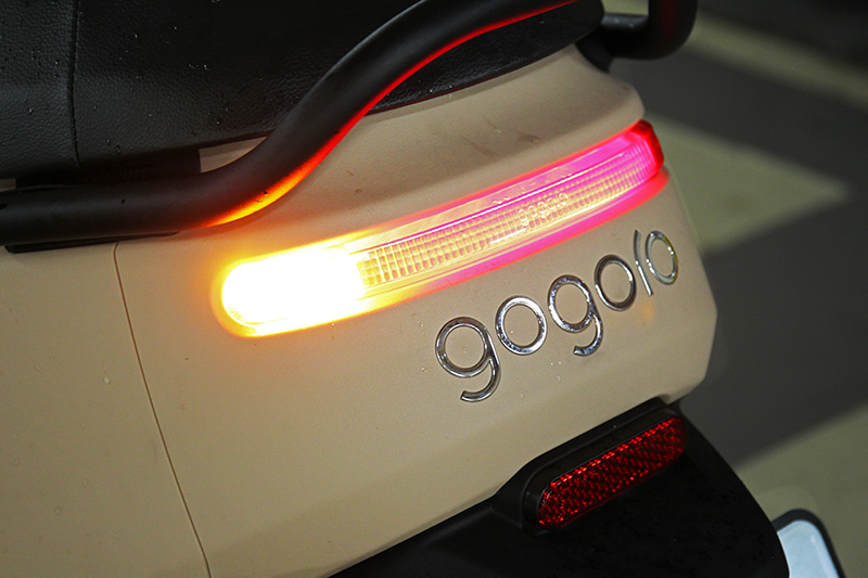 Gogoro 3取消方向燈自動回復與雙黃燈警示功能。