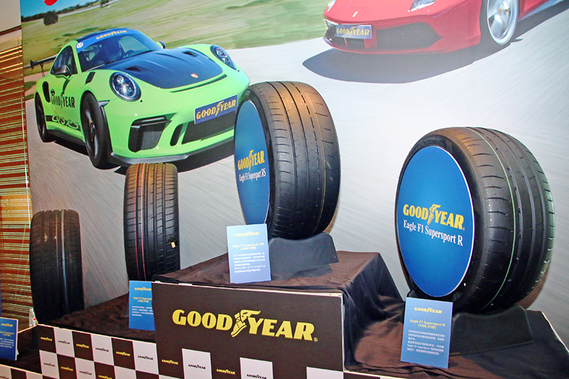 由左至右分別為: Eagle F1 Asymmetric 5, Eagle F1 SuperSport, Eagle F1 SuperSport R與適合賽道活動使用的Eagle F1 SuperSport RS。