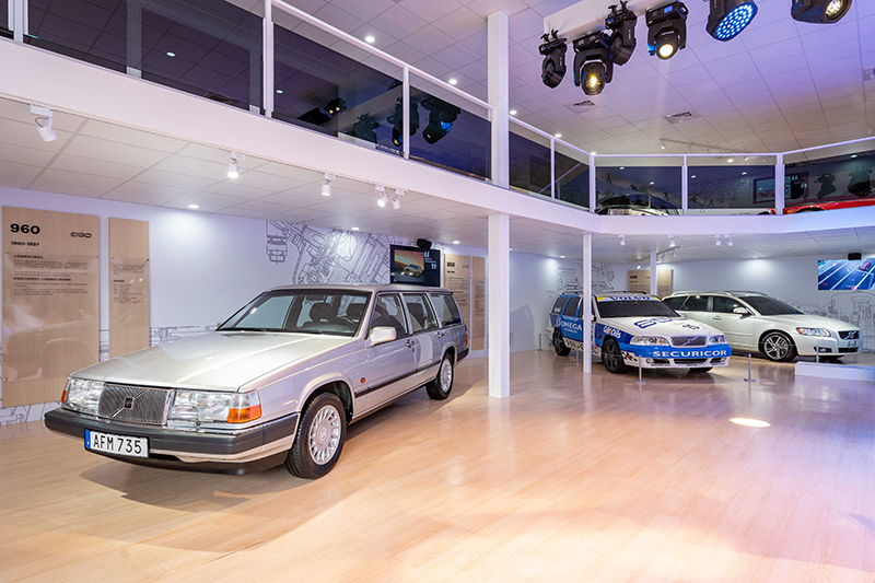 前方為Volvo 960 Estate以及與850 Estate系出同源的V70,最右方則為V50。