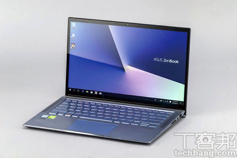 螢幕為14吋、1920×1080解析度,運用窄邊框設計,讓機身更為迷你,而金屬機身採用冰河藍色,髮絲紋路更顯細緻。