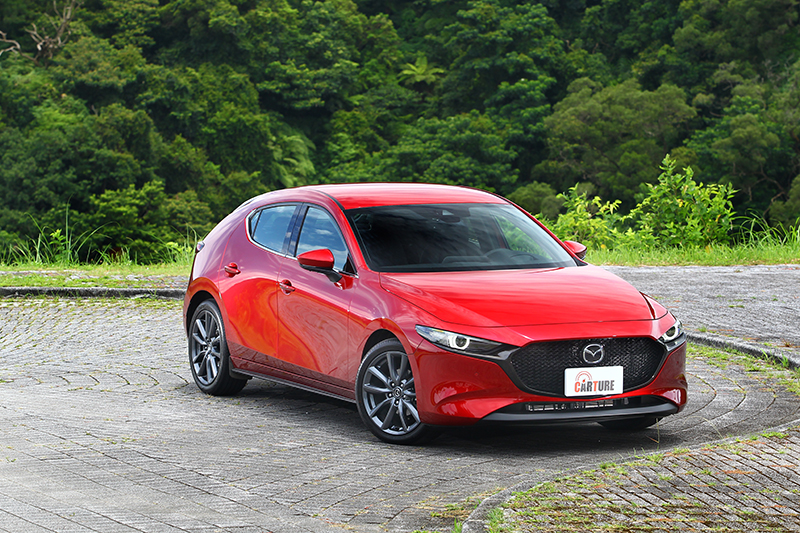 Mazda3精緻的內裝氛圍,營造出超越同級甚至上看百萬等級歐系車的內裝高度