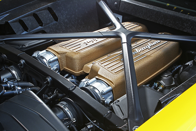 5.2升V10自然進氣引擎,在這猛獸上可輸出640hp/61.1kg-m狂猛動力。