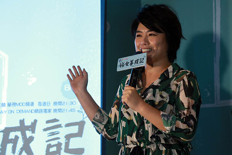 首度擔任導演的金鐘視后嚴藝文