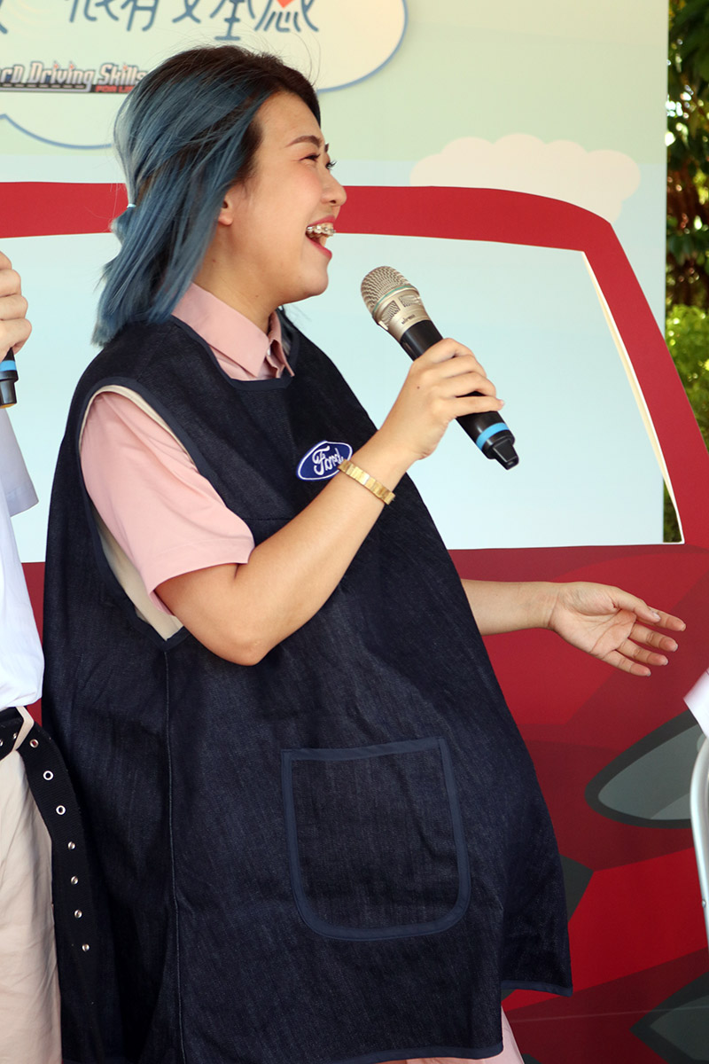 木星體驗懷胎七個月的孕婦開車