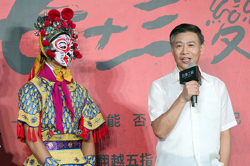 (左起)國光新秀李家德、京劇大師朱陸豪