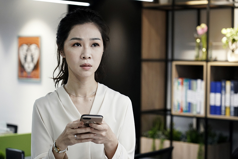 陳嘉玲(謝盈萱飾)遇上大齡女子的愛情與事業煩惱