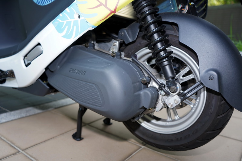 iE125採用6kw的電動馬達,0-50 km/h僅需3.9秒,極速可達100 km/h