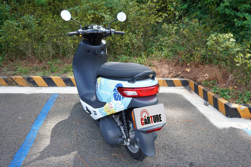 相較於gogoro 2的香腸嘴設計,iE125這款尾燈造型較得我心