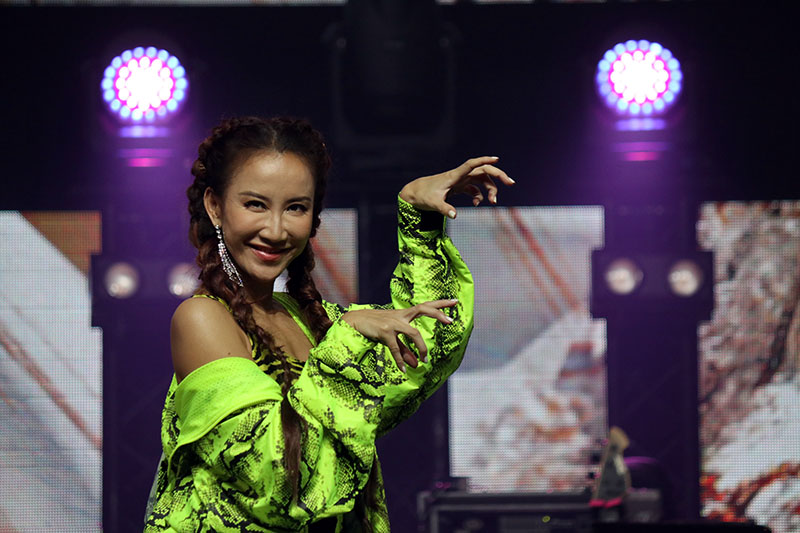 李玟擔任《聲林之王2》飛行導師模仿花豹