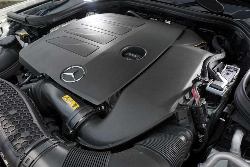 C300 / E300兩款車皆搭載調整動力後的M264 2.0L引擎