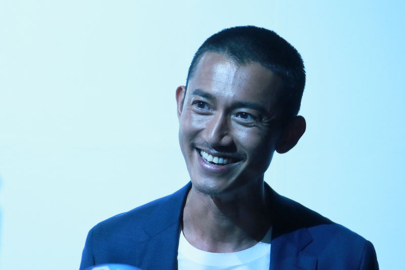 在金鐘52頒獎典禮中大聲疾呼「超時不代表努力」,讓演藝圈工作超時的問題受到正視。