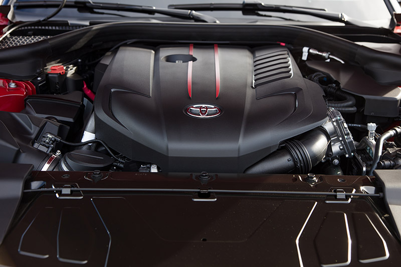 3.0T Premium則採用經典的3.0L直列六汽缸渦輪增壓引擎,最大馬力達340ps,最大扭力更達51kgm。