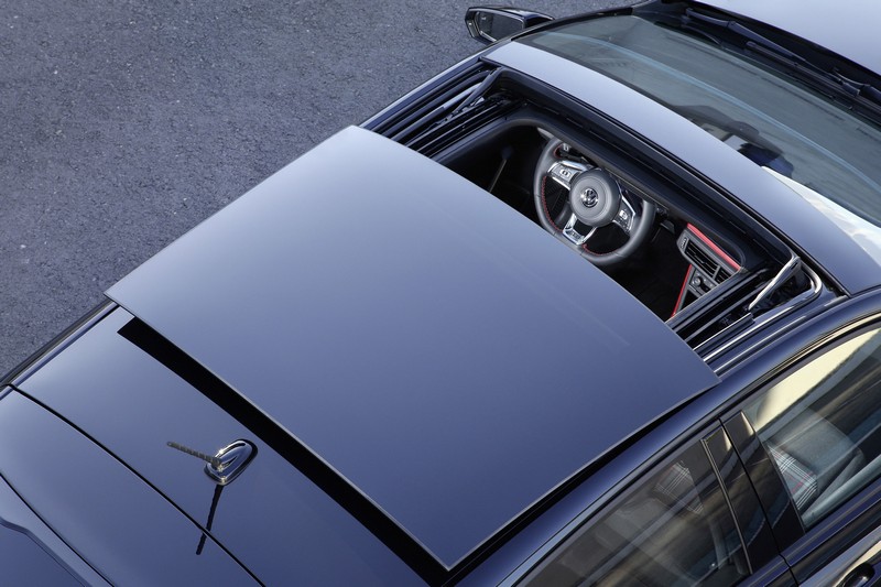 Polo GTI Anniversary SE週年限定版升級大尺寸電動玻璃天窗。