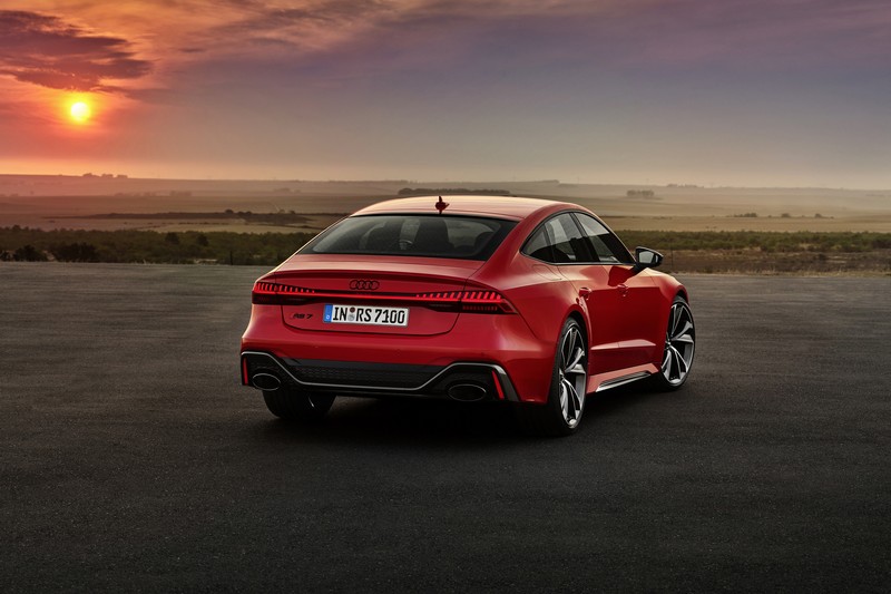 斜背造型與銳利鮮明的車身線條,是RS 7 Sportback最完美的設計比例。