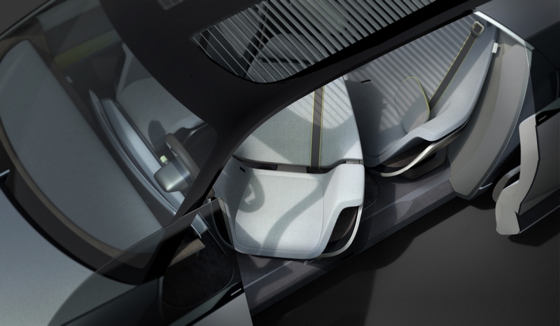 因45 EV Concept具備自動駕駛功能,因此前座可以向後旋轉方便和其他成員談天。
