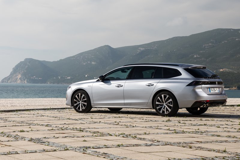 全新大改款Peugeot 508 SW在台現身的時間已不會太久,也勢必成為美型旅行車的的典範。
