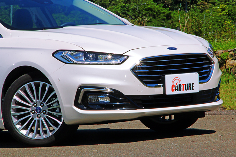 小改款Mondeo Wagon主要在外觀換上新世代家族化的六角型水箱護罩