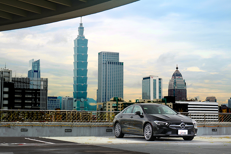 二代Mercedes-Benz CLA在台發表後,俊俏的外表依舊,卻又多了些時尚氣息