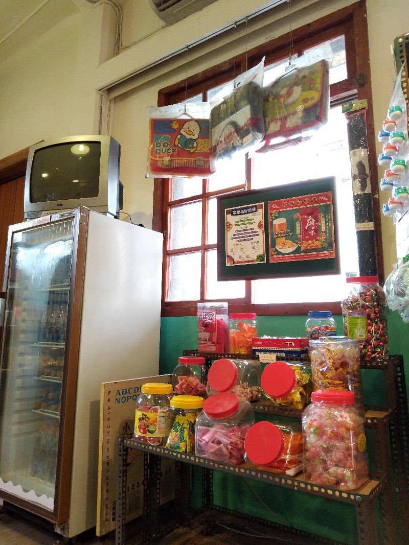 《用九柑仔店》劇中的冰箱及商品