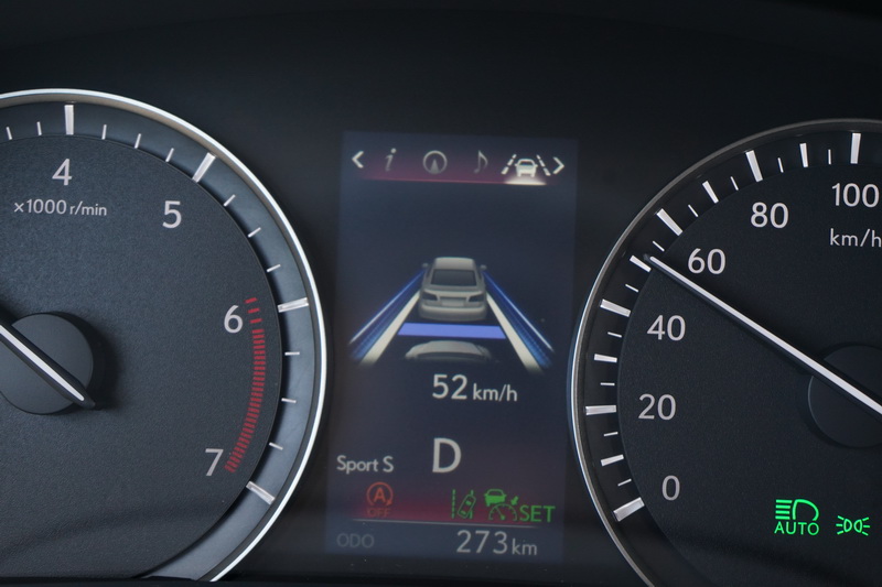 相較於改款前ACC在時速30 km/h以上才能啟動,現在可自動跟著前車到停的程度