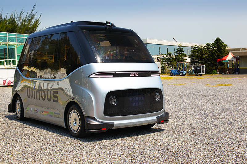 這是由ARTC推動打造的MIT自駕電動小型巴士WinBus。