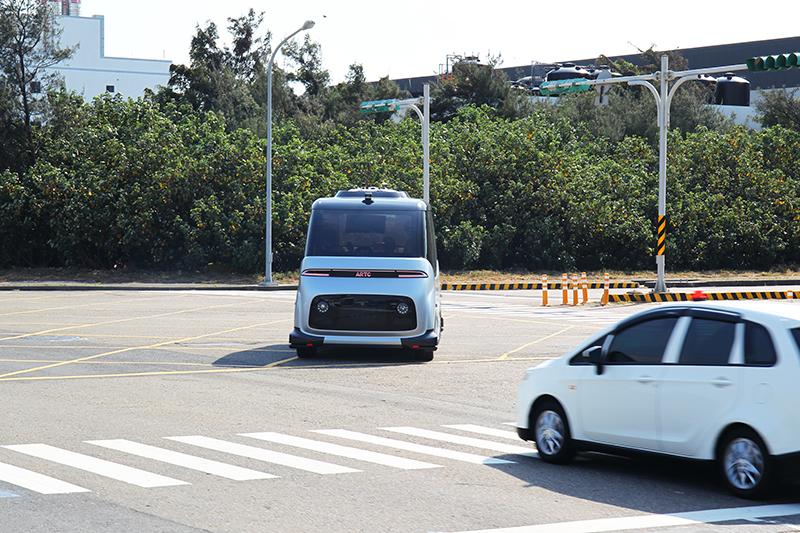 就算路口轉彎也難不倒WinBus。