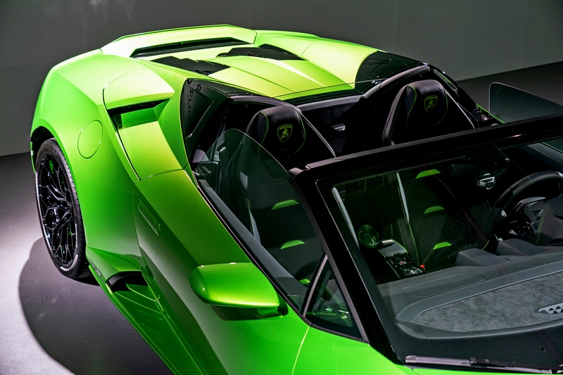 Huracán EVO Spyder車內氣流也經過優化,抑制車內亂流,減低惱人的風切聲。