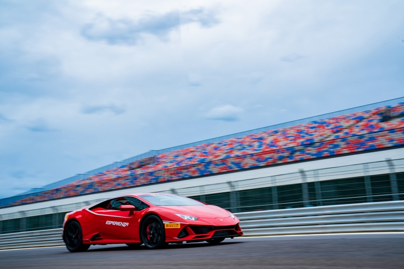 全新LDVI(Lamborghini DinamicaVeicoloIntegrata)車身動態整合系統所管理,可即時控制車輛的各項動態表現。
