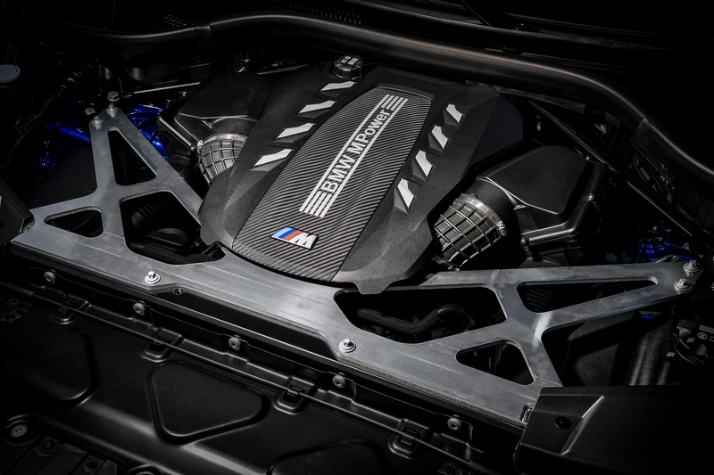 X5 M Competition與X6 M Competition引擎仍搭載4.4升V8渦輪引擎,但最大馬力則調校至625hp。