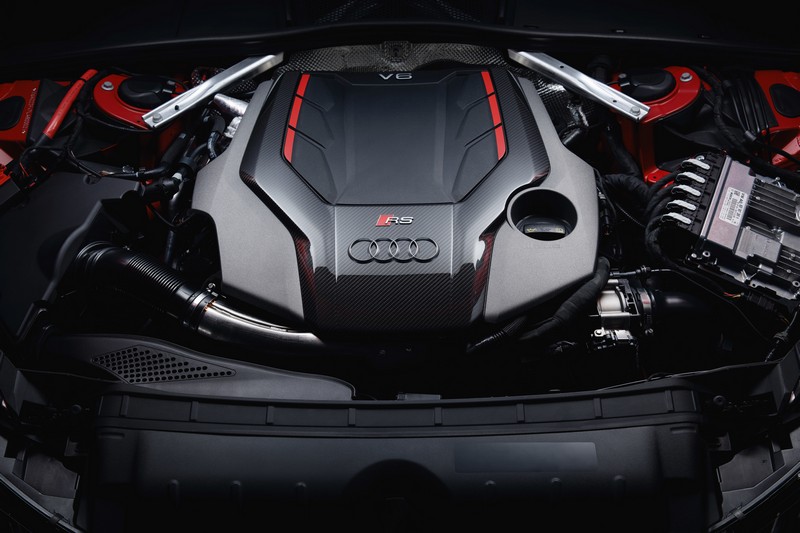 450hp/61.2kgm最大動力輸出,0~100km/h加速4.1秒。