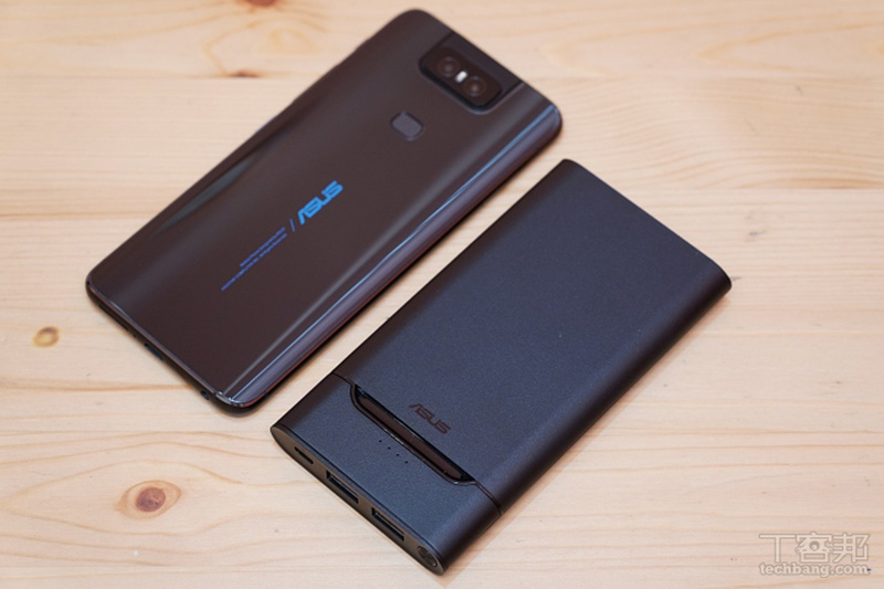 ASUS ZenPower 10000 QC3.0 體積不大,比 ZenFone 6 再小一點點,重量也僅 185 克。