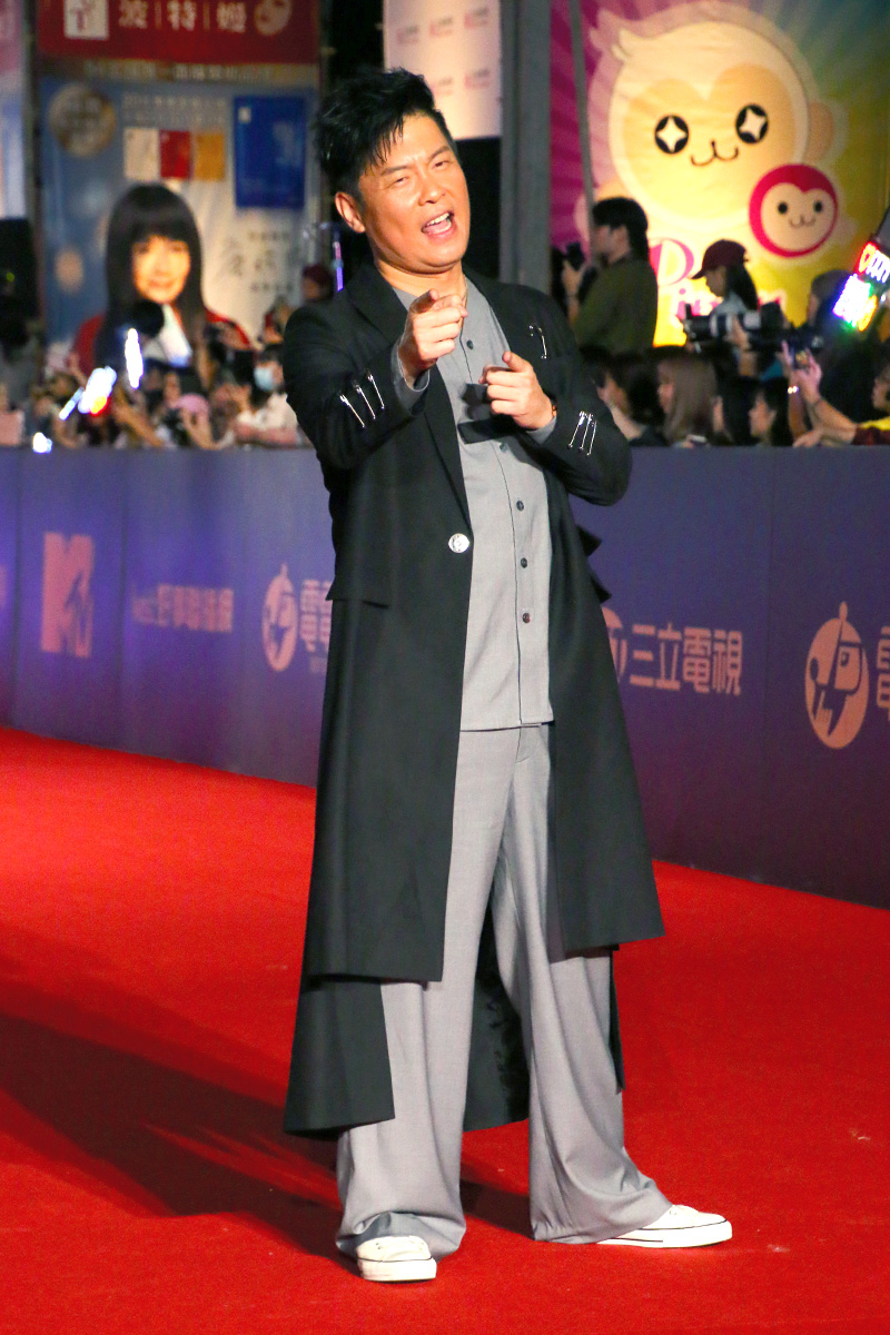 曾國城。