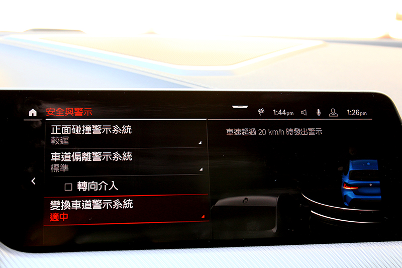 主動防撞行人偵測、盲點偵測、車道偏離警示都是標配,唯一可惜就是ACC列為選配,車道維持也尚未開放選配。