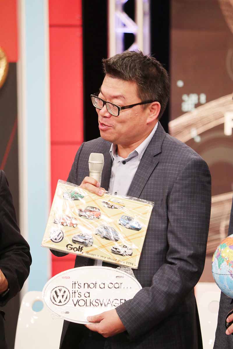 揚欣儒帶來VW Golf歷代紀念車牌。