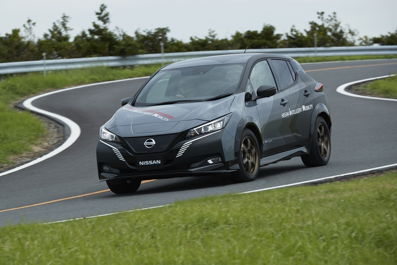 高性能車型擁有304hp/69.3kgm動力表現。