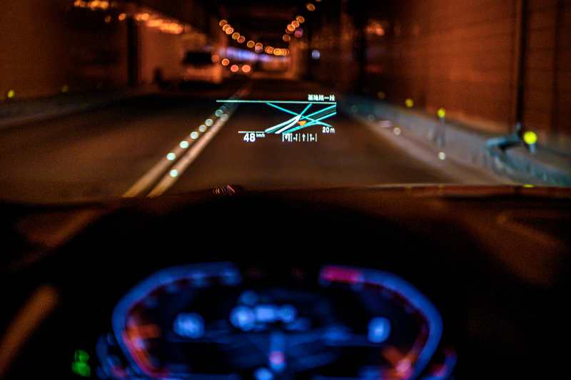 020年式全新世代320i M Sport首發版升級配置車況抬頭顯示器。