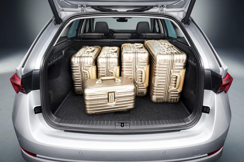 行李廂有600公升(Sedan)與640公升(Combi)表現。