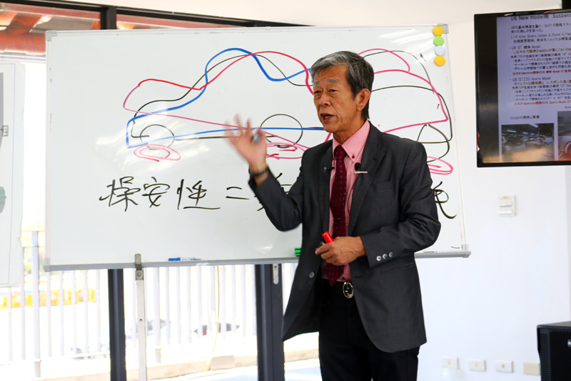 在每一回尤其負責開發的新車上市或體驗活動中,都會扮演起水野教授的角色,仔細介紹開發理念,開啟台灣新車開發的新視野。