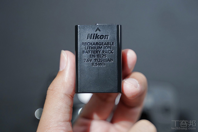 電池型號 EN-EL25,7.6V、1120mAh。