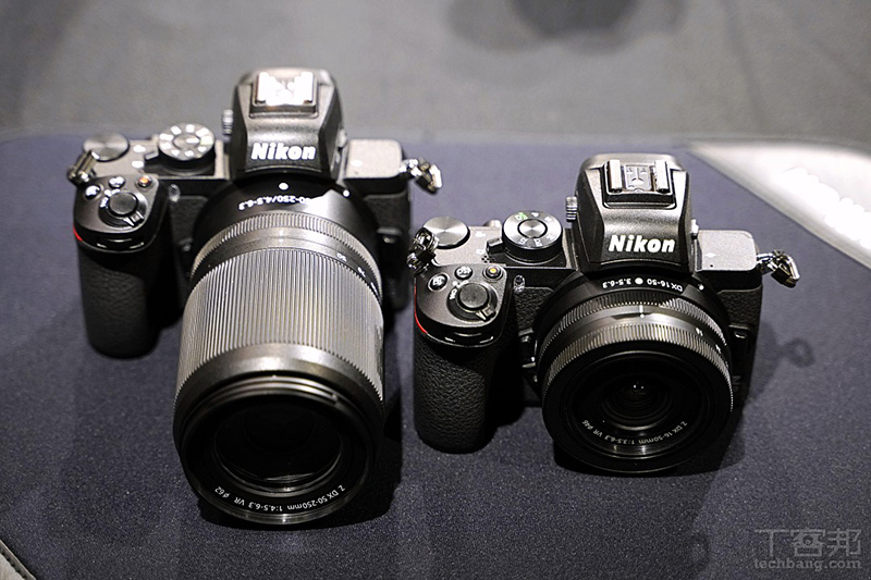 Nikon DX 格式兩顆新鏡頭:左為 50-250mm F4.5-6.3,右為 16-50mm F3.5-6.3。