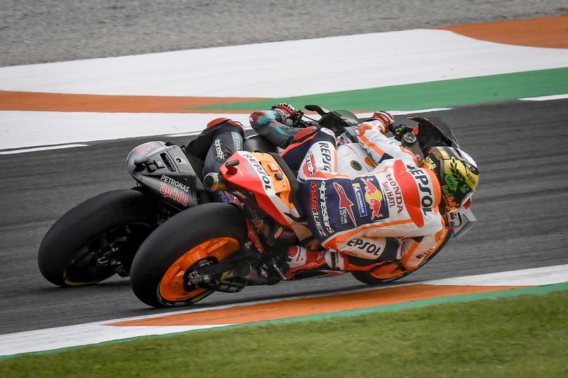 Marquez雖然一開始掉落至第六,但快的在第七圈就攀升到第一。