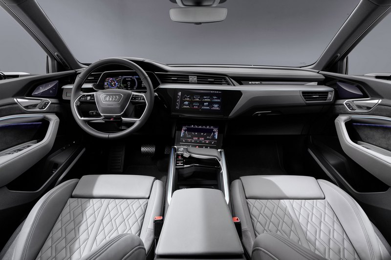 車室就是新世代Audi好用且科幻的虛擬座艙,並且還可選配數位後視鏡。