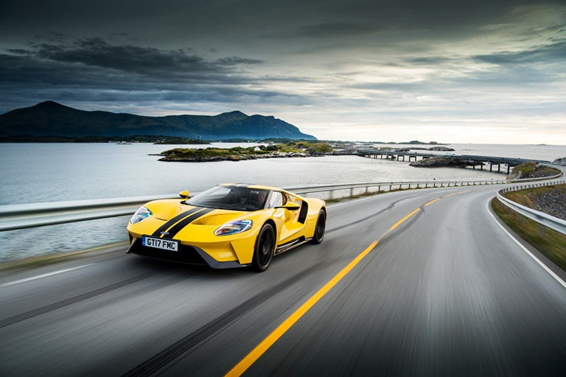 Ford GT作為科技試驗角色,繼承過往開發 Ford GT40精勤不懈的熱情,而這份熱情也同樣深植於全車系產品之中,並傳承了重要的賽道經驗,其中便包含了高效率的動力科技、碳纖維輕量化科技、駕駛模式切換系統,以及方便駕駛者辨識的全數位儀表板等技術,這樣的傳承廣受市場肯定。